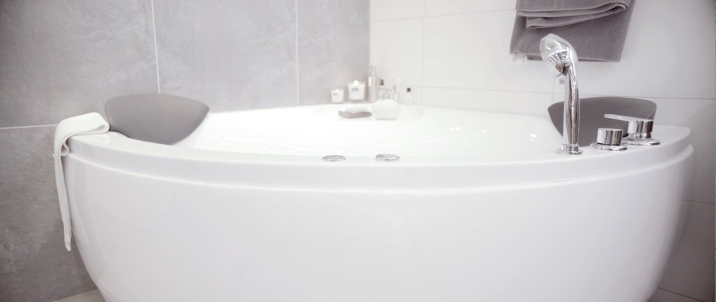 Bath Deluxe Wellino Massage BathTub